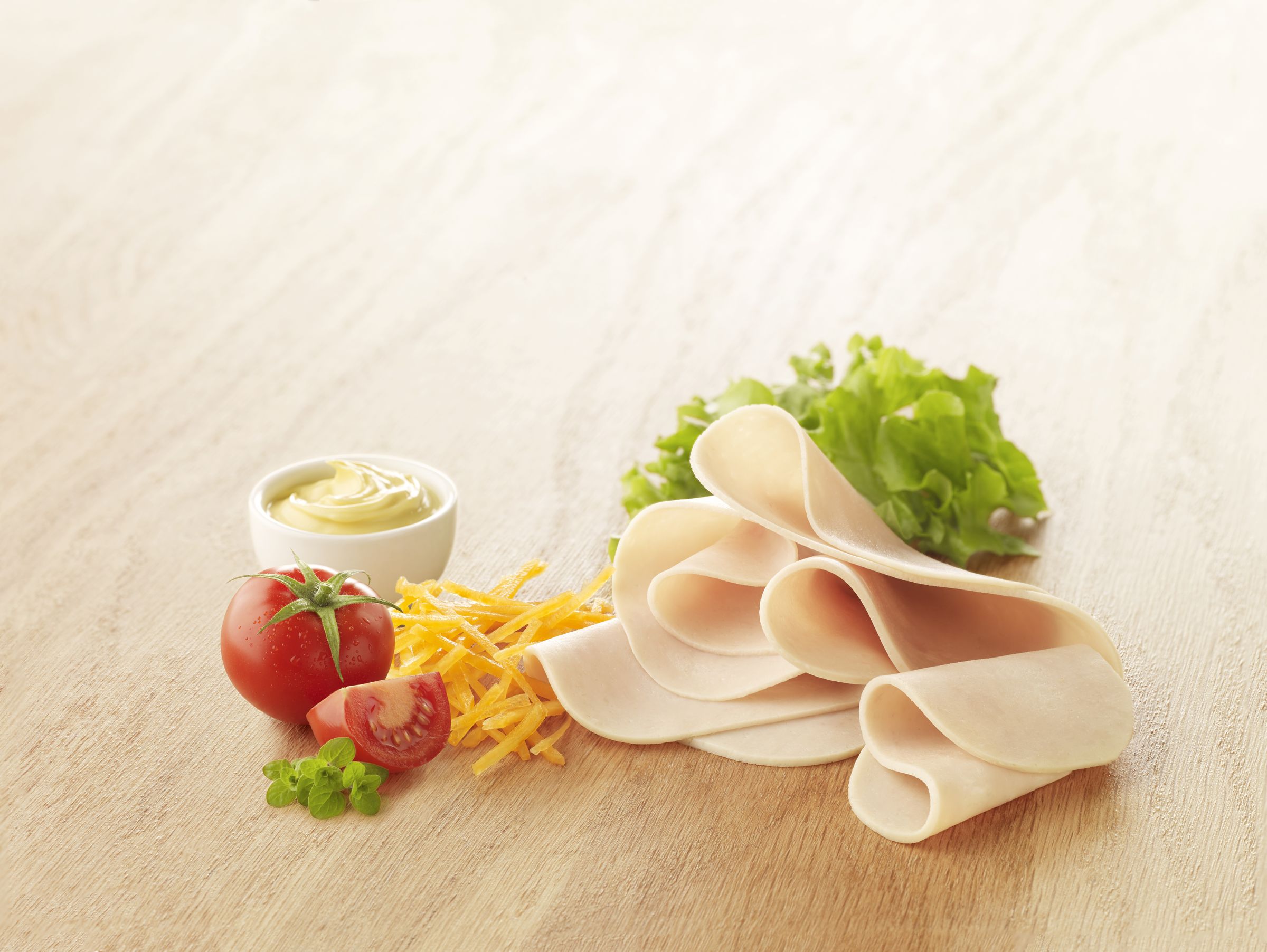 Visuel club maxi poulet avec cheddar tomate blanc de poulet halal sauce et salade