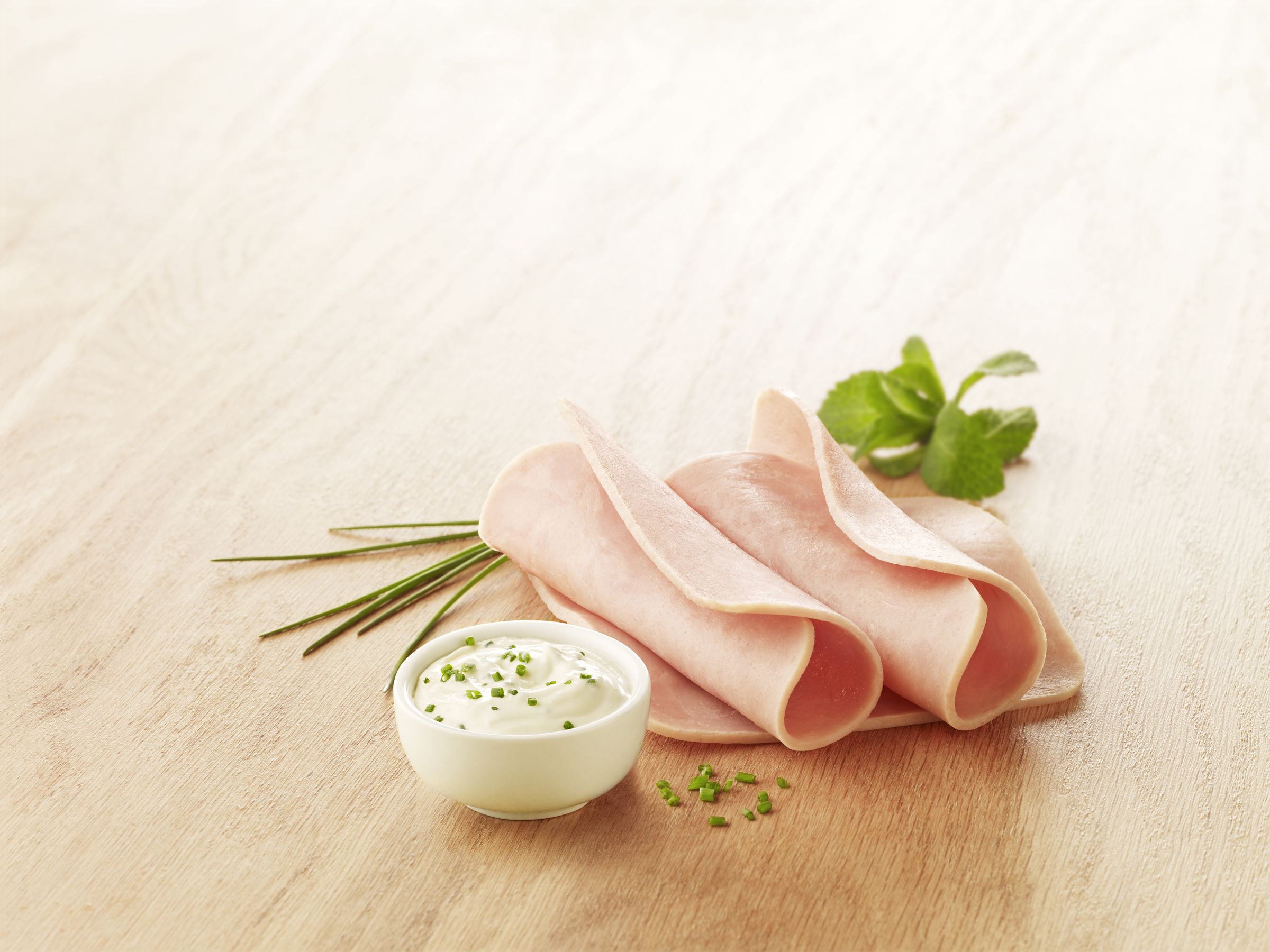 Visuel club original avec jambon de dinde halal sauce et herbes