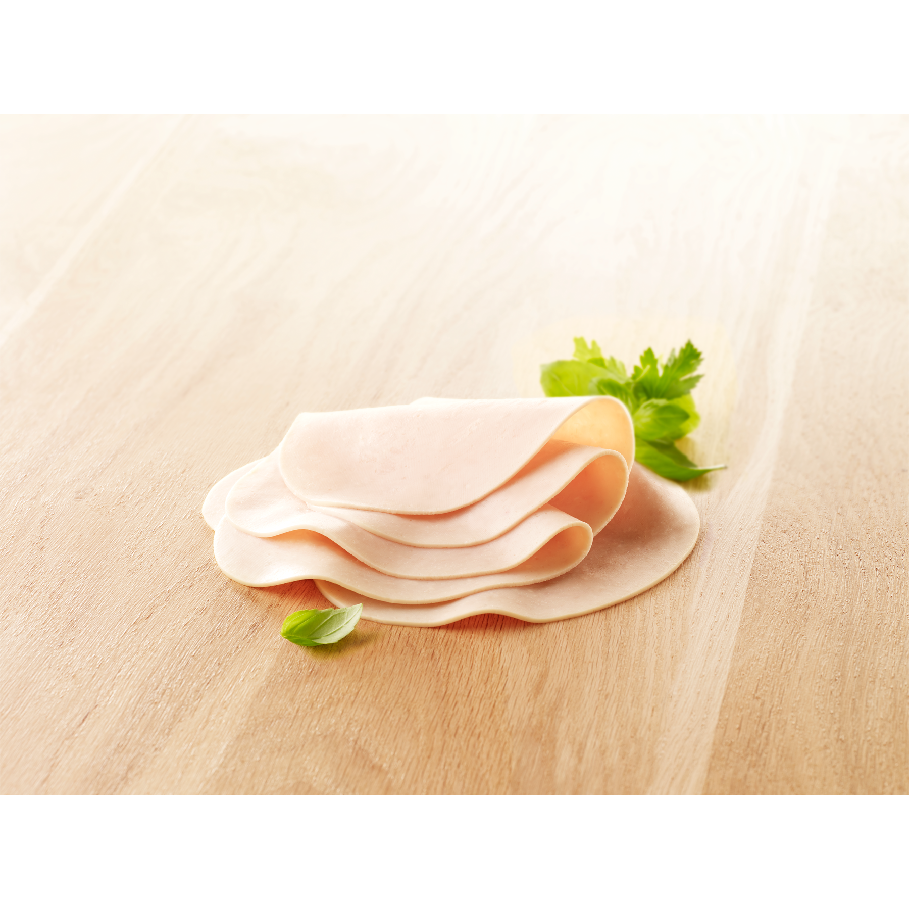 Blanc de dinde halal origine France sur une planche en bois - Réghalal