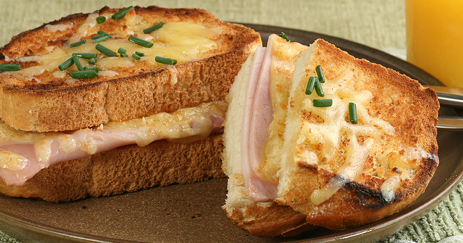 Recette croque monsieur au jambon de dinde halal et origine France sur assiette - Réghalal