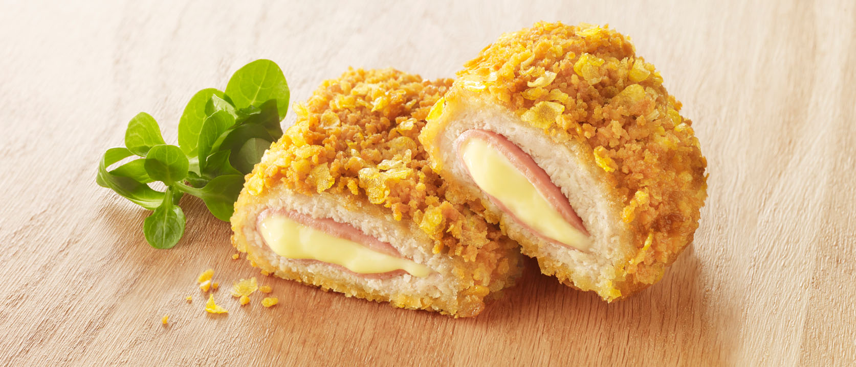 Cordon bleu de poulet Extra Croustillant sur fond bois - Reghalal