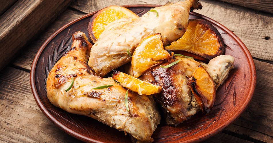 Recette cuisse de poulet halal et origine France avec orange sur fond bois - Réghalal