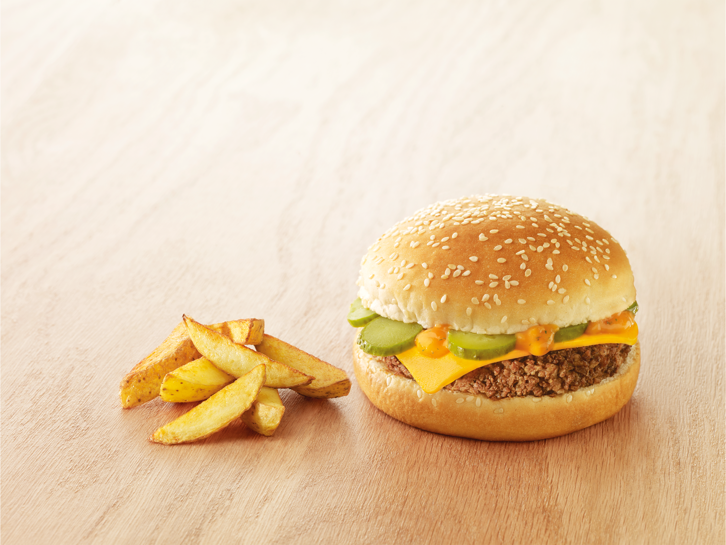visuel cheeseburger halal origine France sur fond bois - réghalal